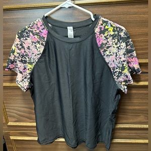 Lululemon Waterside Relaxed UV Protection Short Sleeve Size Medium